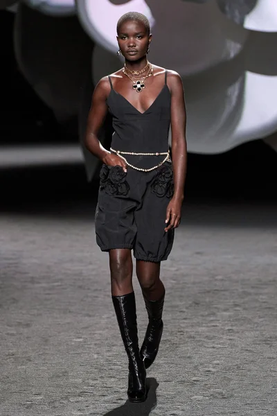Look 7